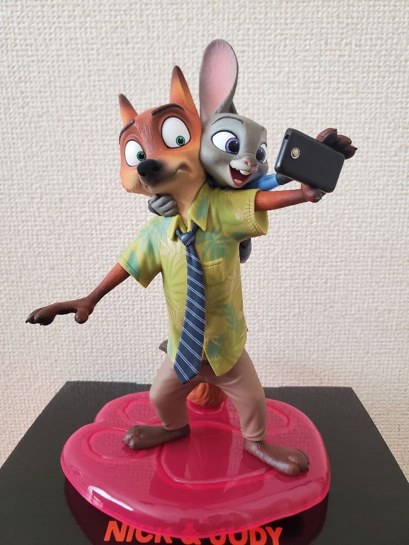 ズートピア　Happyくじ　A賞　ニック&ジュディセルフィーフィギュア 写真）『ズートピア』Happyくじに初登場！ ニック＆ジュディの