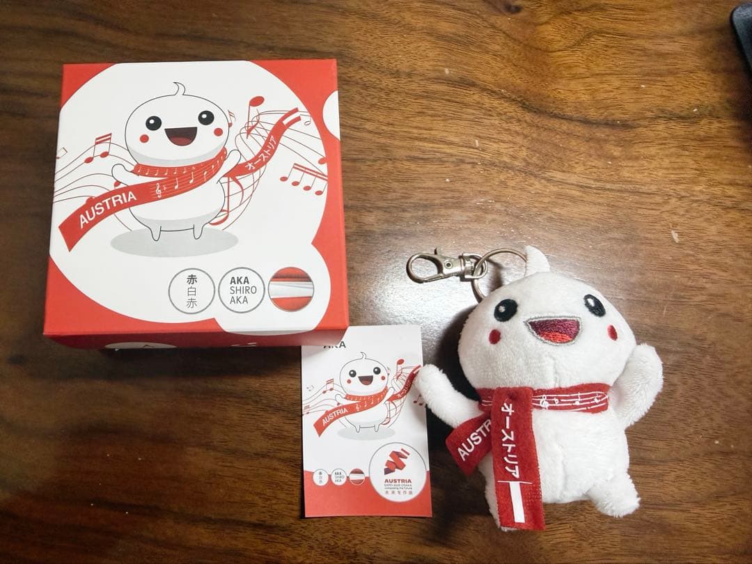 オーストリア 館　万博　アカシロアカ　キーホルダー 大阪関西万博 オーストリアパビリオン アカシロアカ ぬいぐるみ