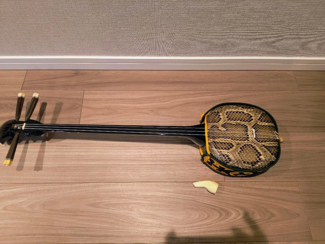 （ほぼ未使用）沖縄 三線 　爪・ケース付き　中古