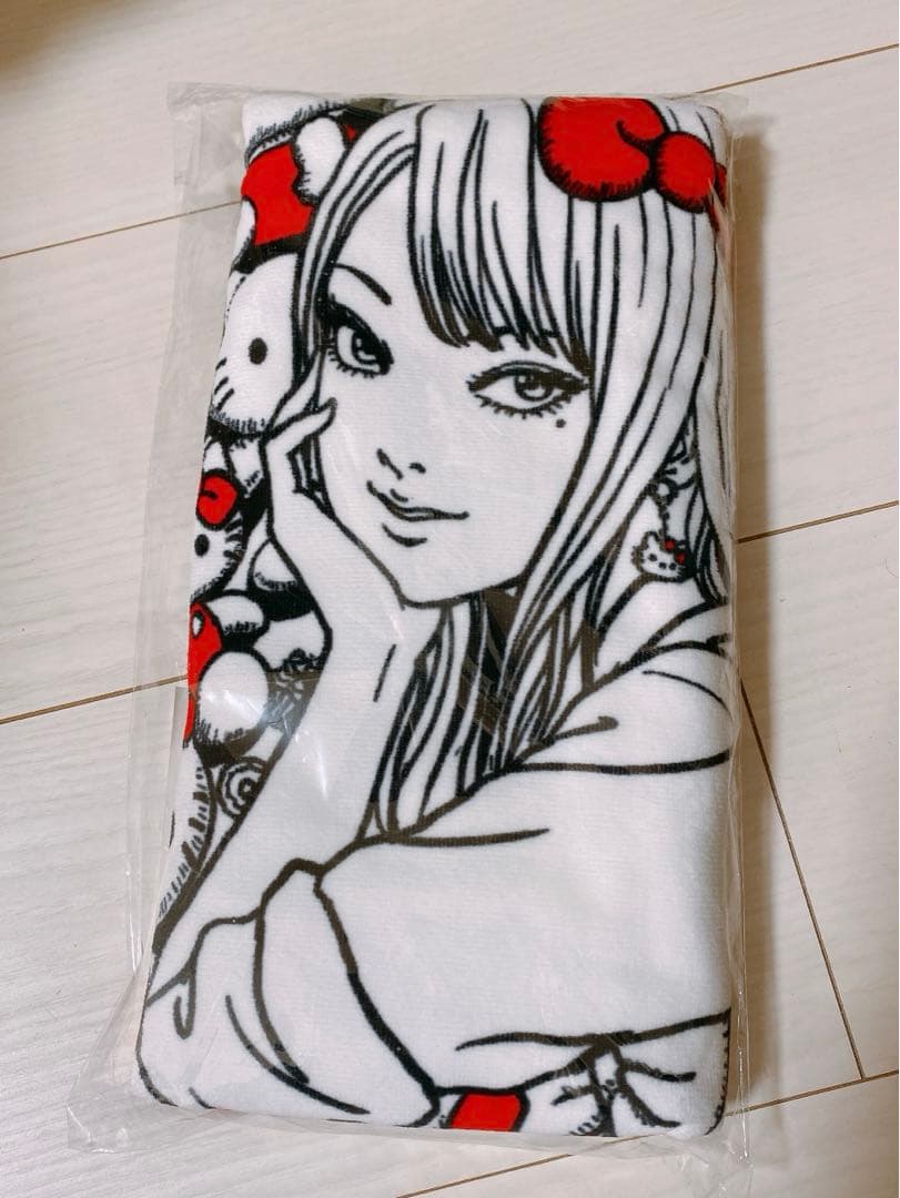 ギャル富江×ハローキティ 伊藤潤二 大判タオル - メルカリ