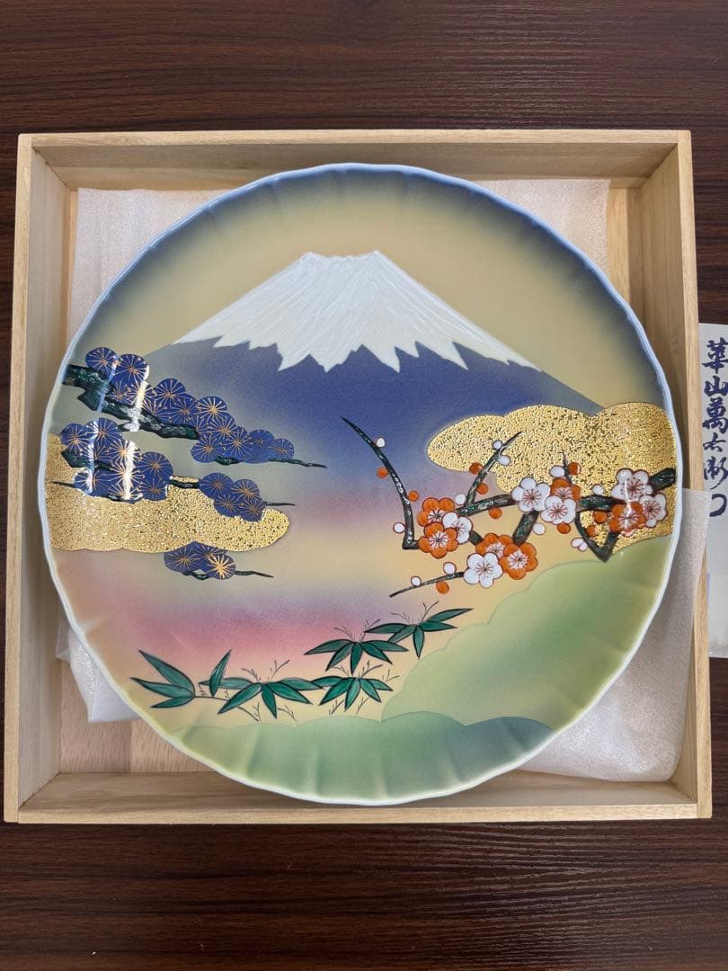 美品】九谷焼 華山窯 黄金富士 飾り皿 木箱付き 30cm 金彩 富士山 置物