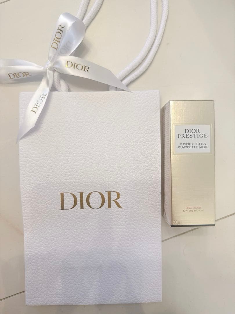 DIOR プレステージホワイト　ルプロテクターuvルミエール　シアーグロウ