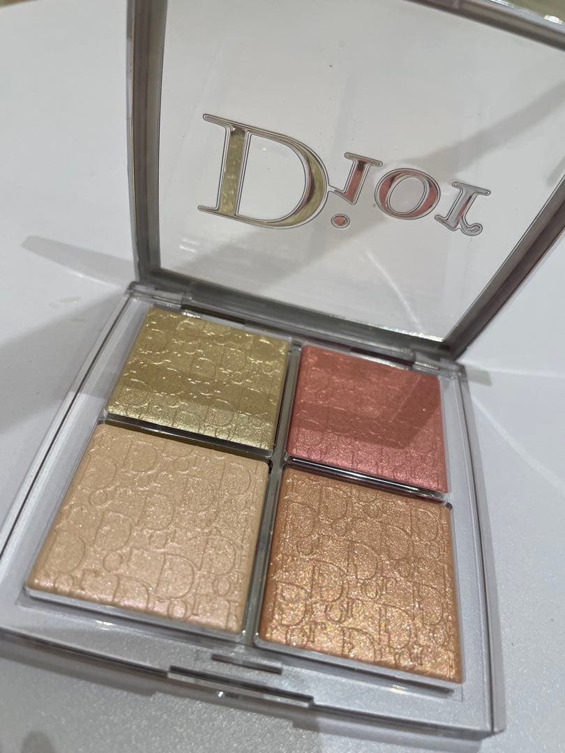 りさ出品　Dior ハイライトパウダー 4色入り