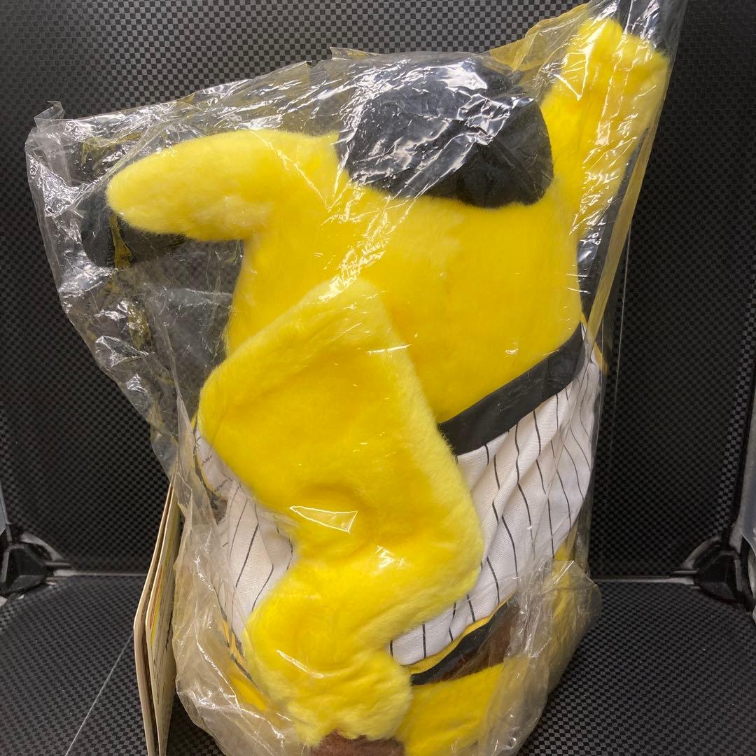 ポケモン ぬいぐるみ AG ピカチュウ 阪神タイガース記念Ver. - メルカリ