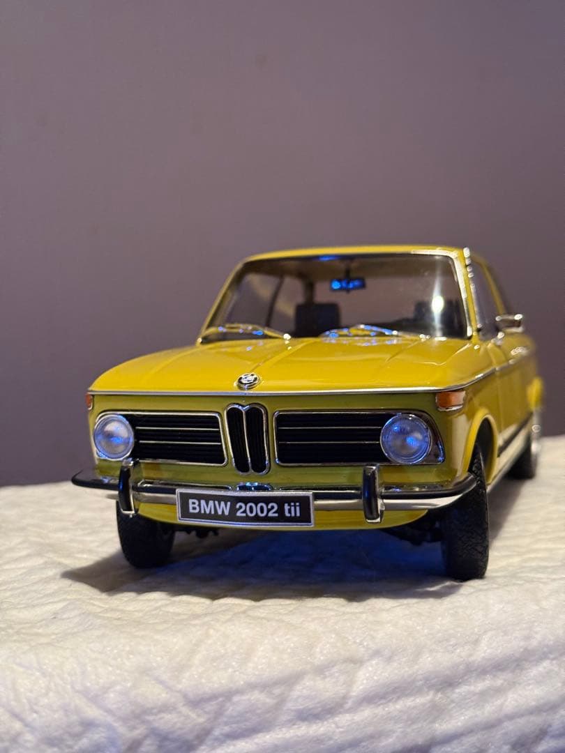  2002 tii イエロー ミニカー 1/18