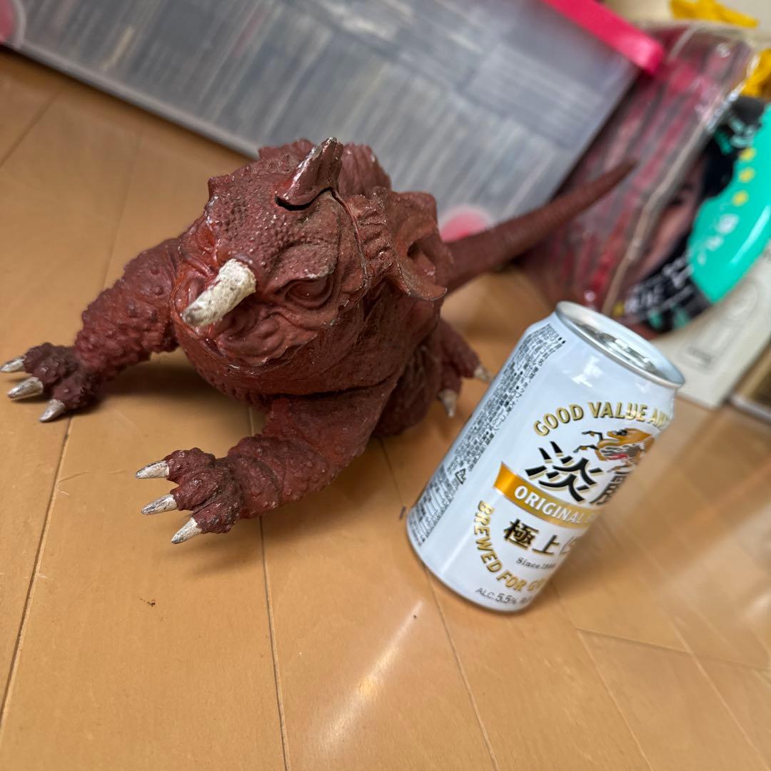 怪獣フィギュア 茶色