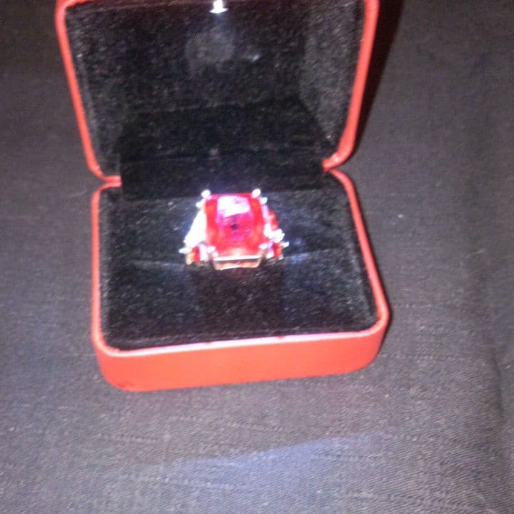 大粒ルビーダイヤモンドリング