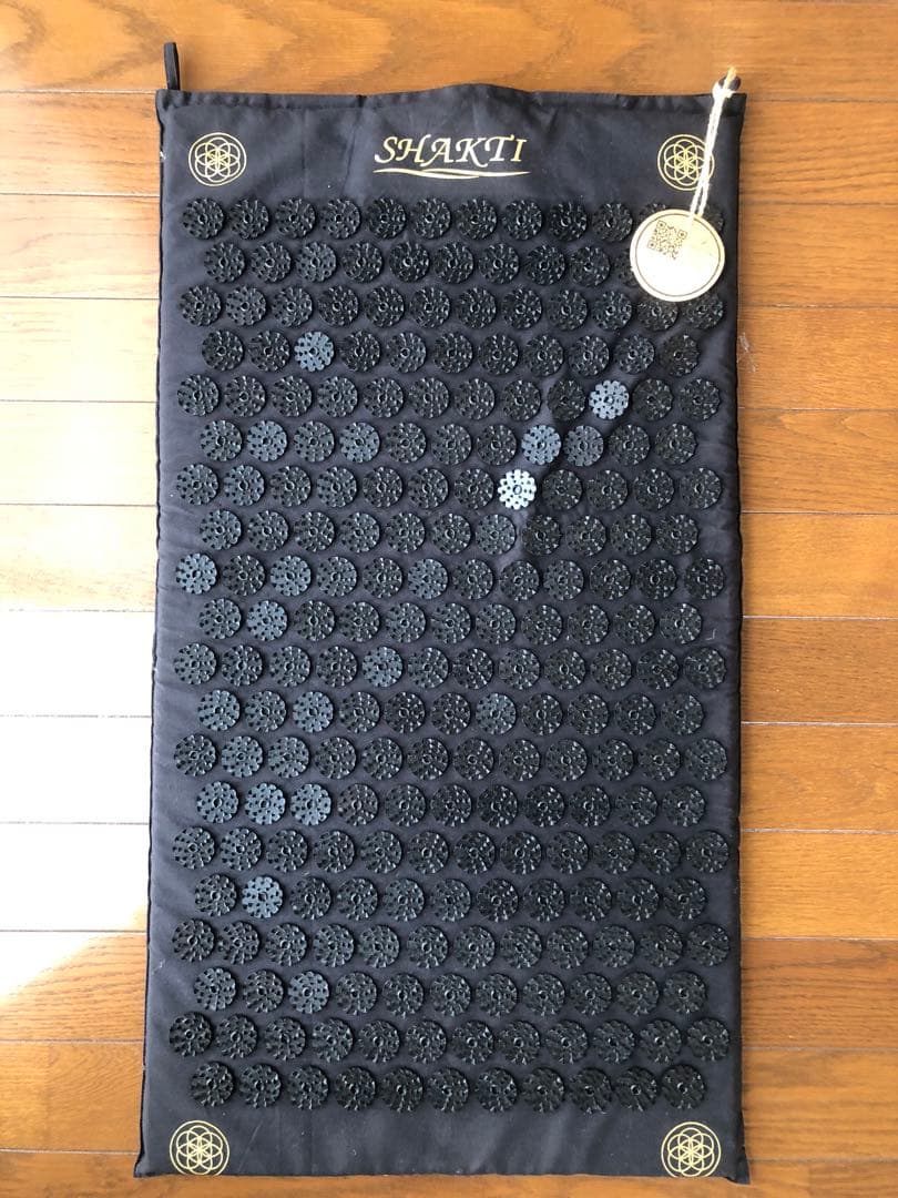 話題のshakti mat シャクティマット 74cm×41cm 話題の「シャクティマット」とは？実際に購入した4人が効果や痛みを