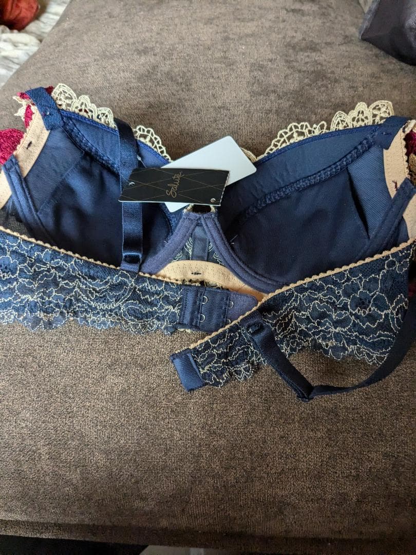 ワコール、サルート店舗限定コレクション90グループブラD70完売品