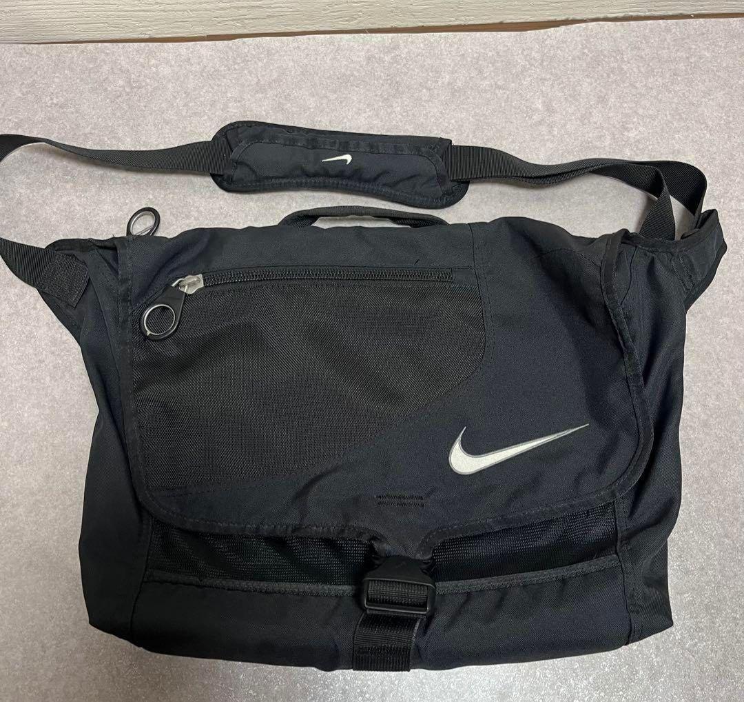 希少 Nike メッセンジャーバッグ 00s　ショルダーバッグ Y2K　刺繍ロゴ