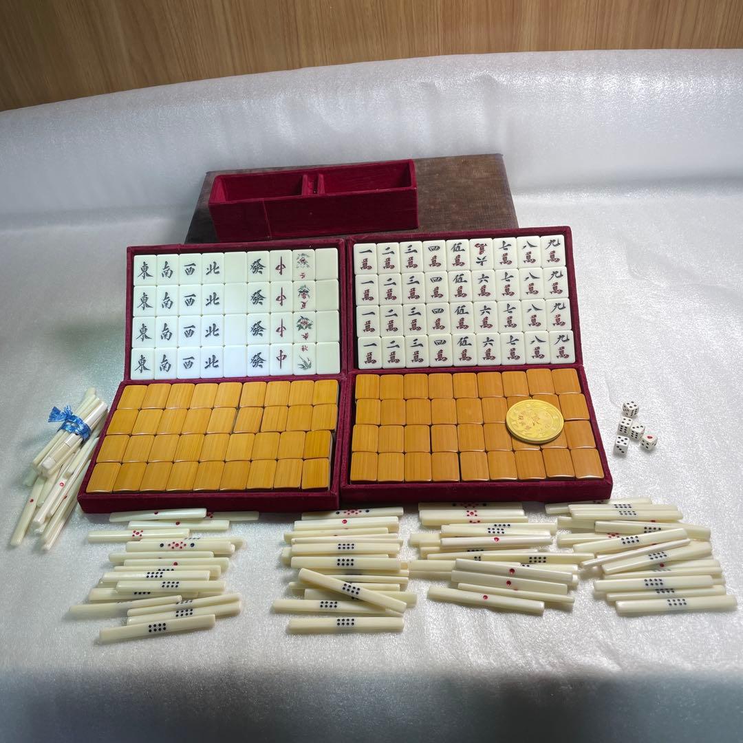 希少】麻雀牌 牛骨製 背竹牌 手彫り 昭和レトロ 骨牌 アンティーク 骨