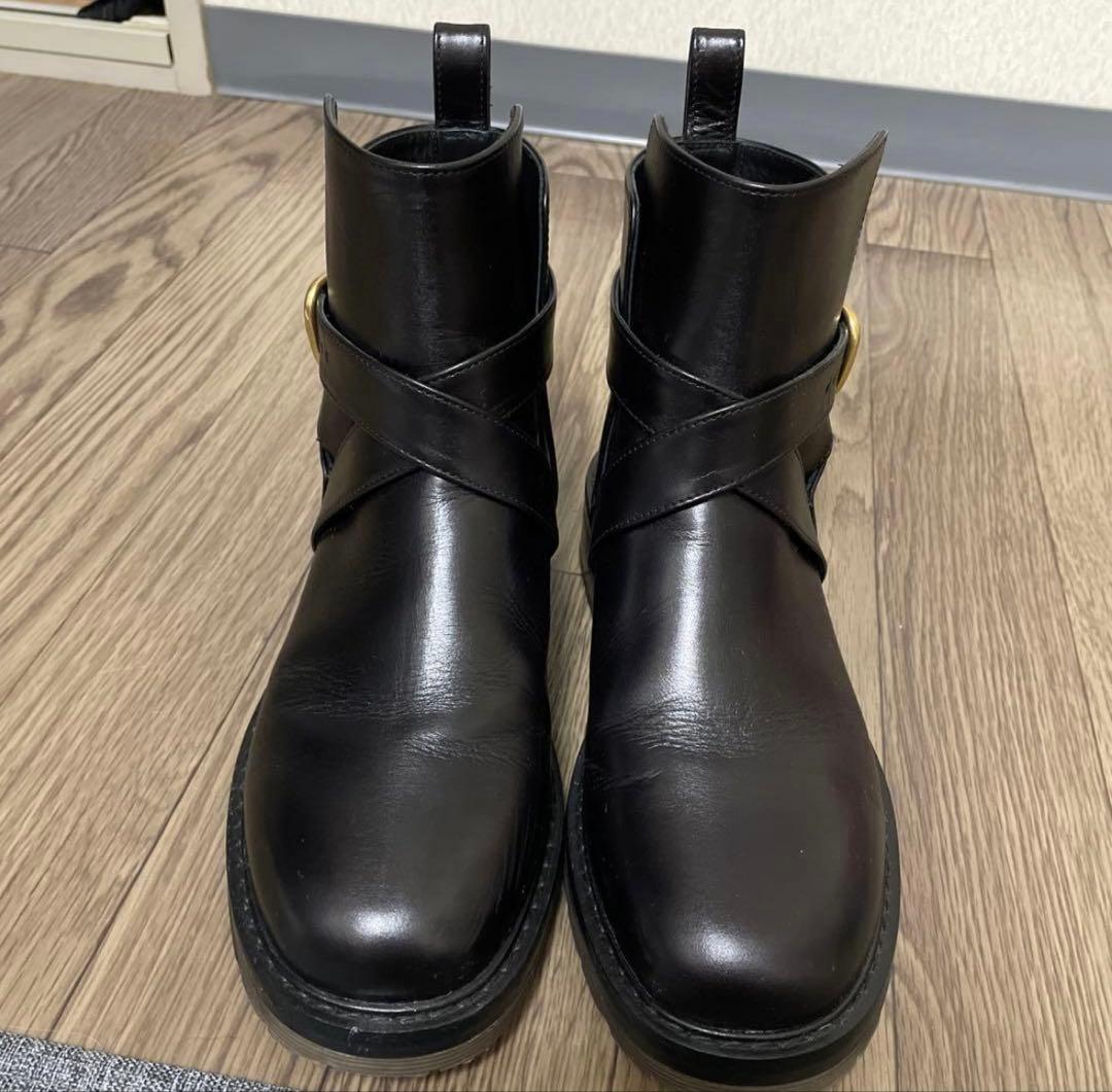 Chloe レザー クロスバックルアンクルブーツ