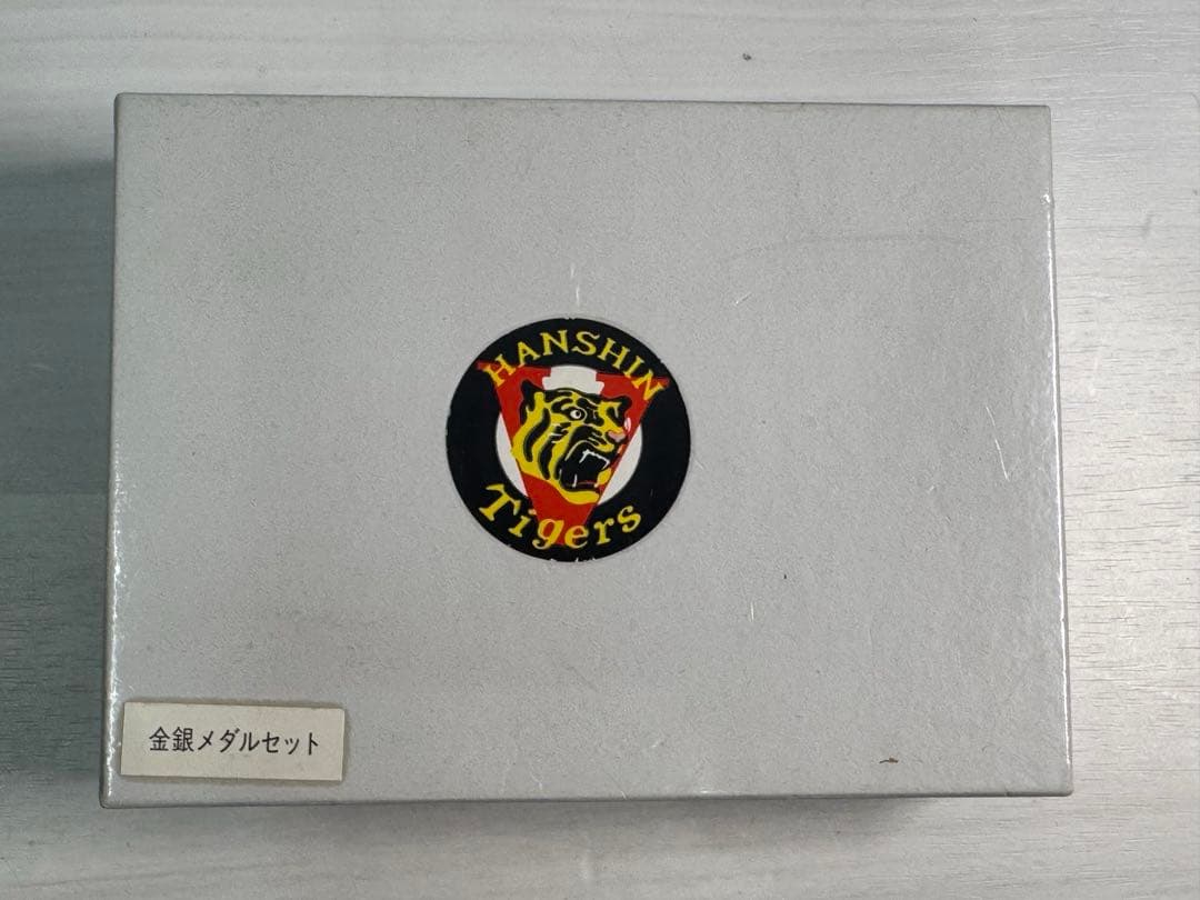 阪神タイガース 1985年優勝記念メダルK24純金.純銀 - メルカリ