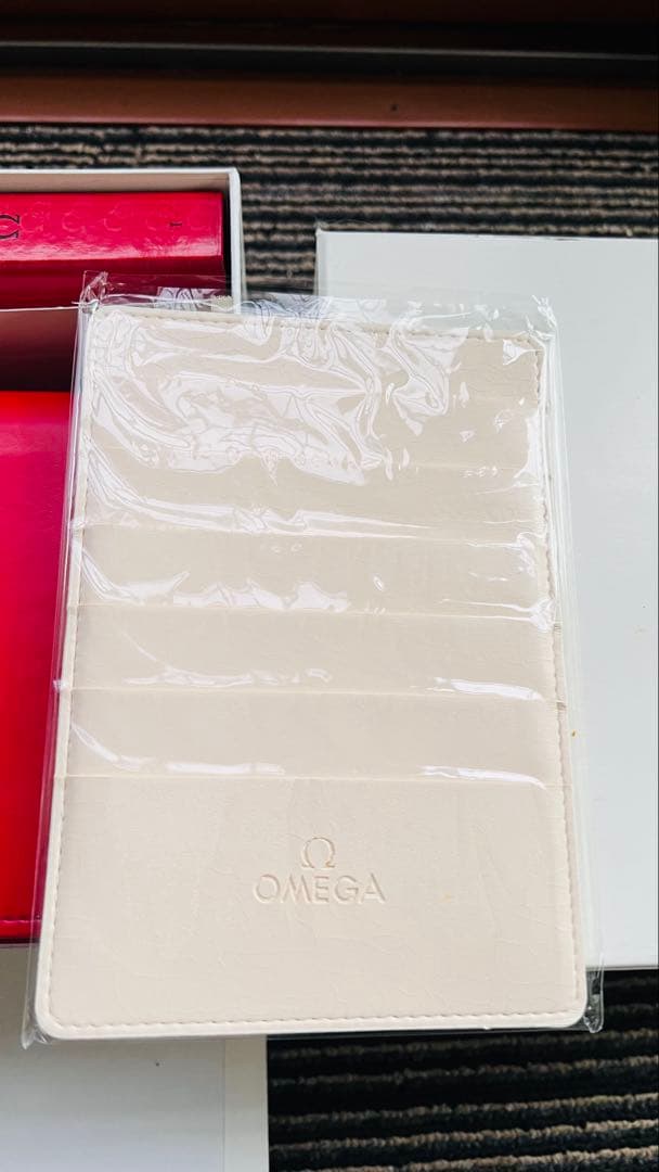 OMEGA 赤 レザー ケース - メルカリ