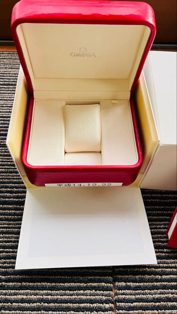 OMEGA 赤 レザー ケース - メルカリ