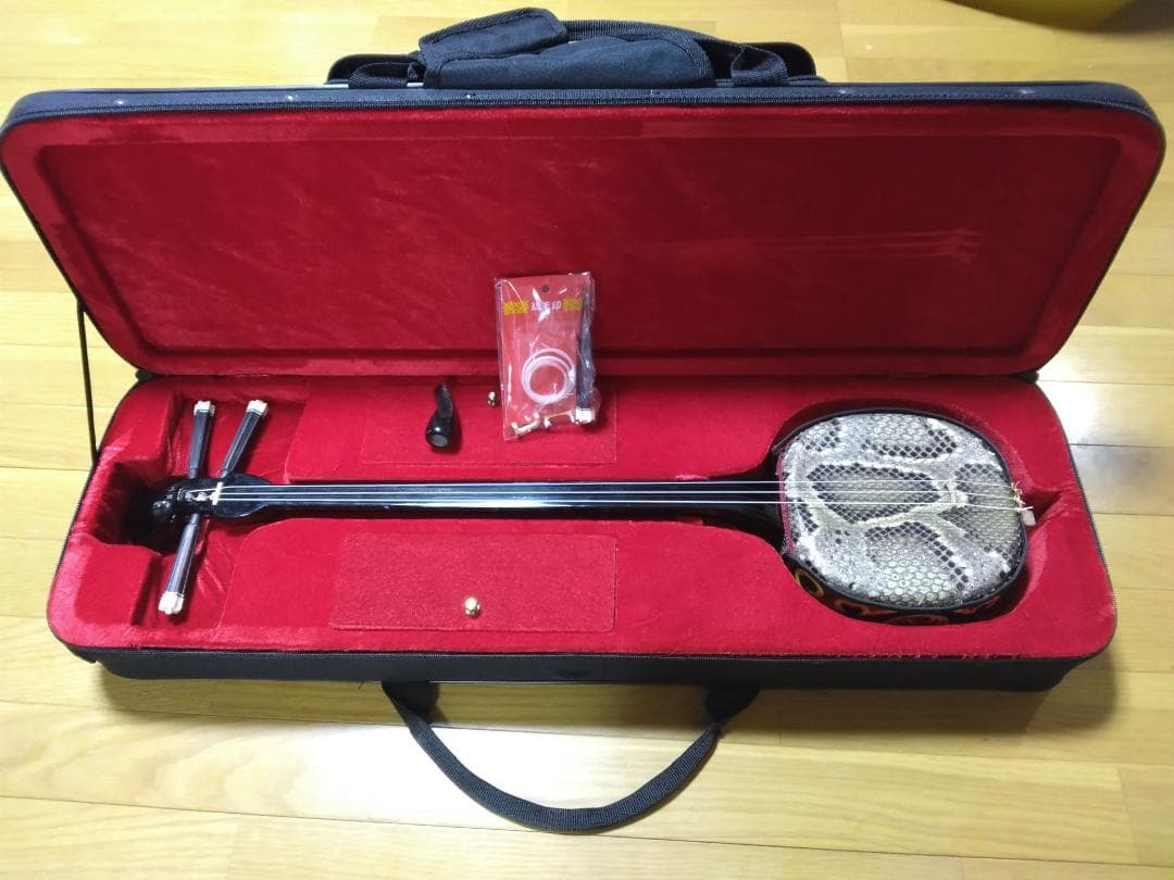 三線（沖縄三味線）入門用ケース付　付属品あり