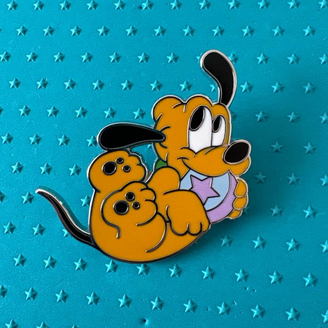 海外ディズニー ピンバッジ プルート - メルカリ