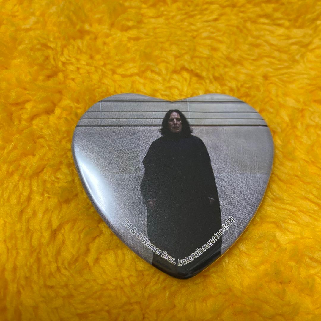 ハリポタ　セブルス・スネイプ　ハート缶バッジ セブルス・スネイプ ハート型缶バッチ - メルカリ