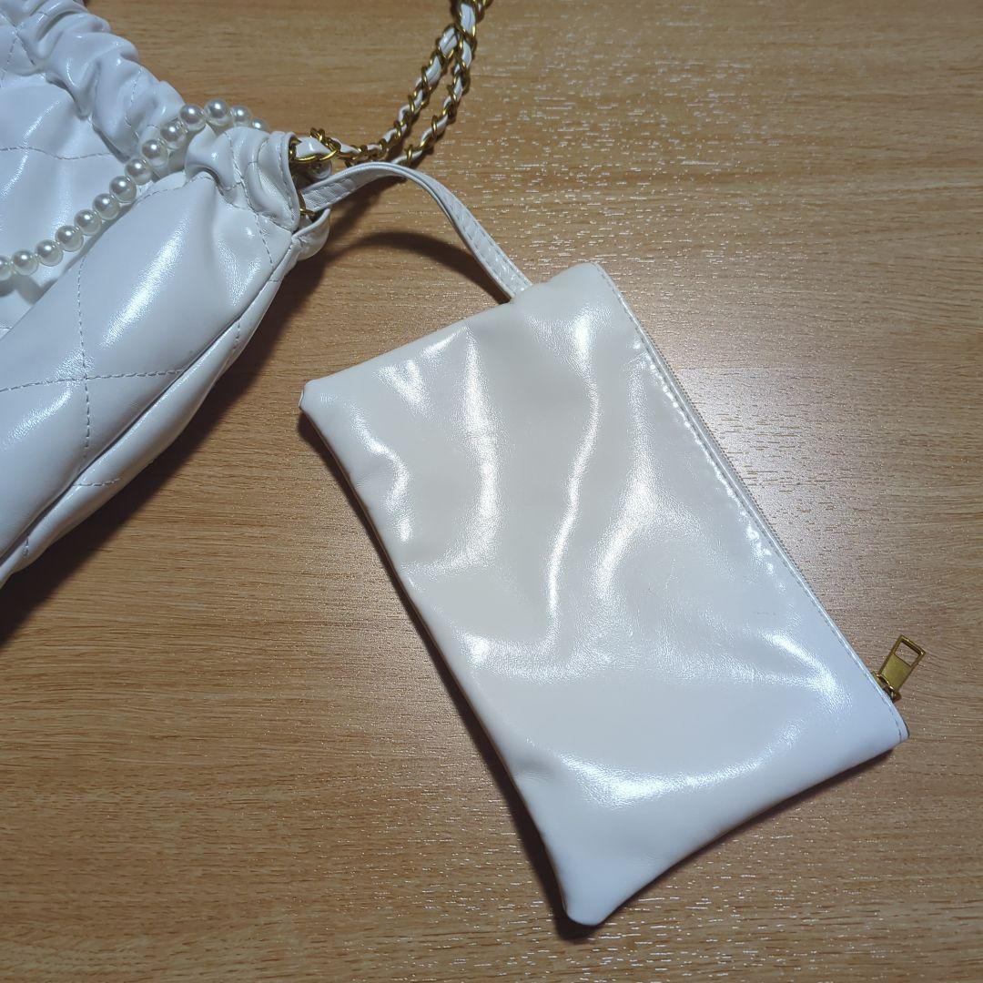 CHANEL ノベルティ ホワイト キルティング ショルダーバッグ - メルカリ