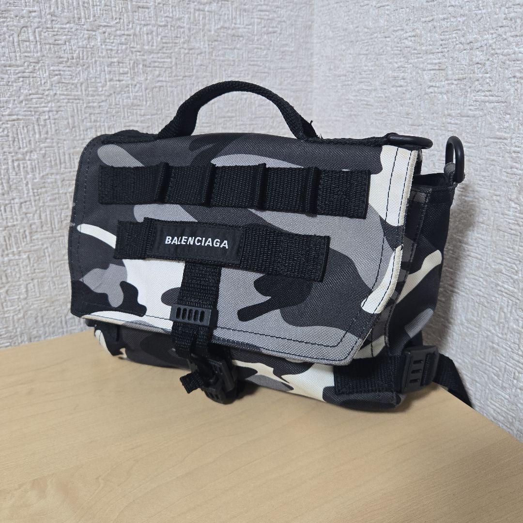 BALENCIAGA 迷彩柄 ボディバッグ