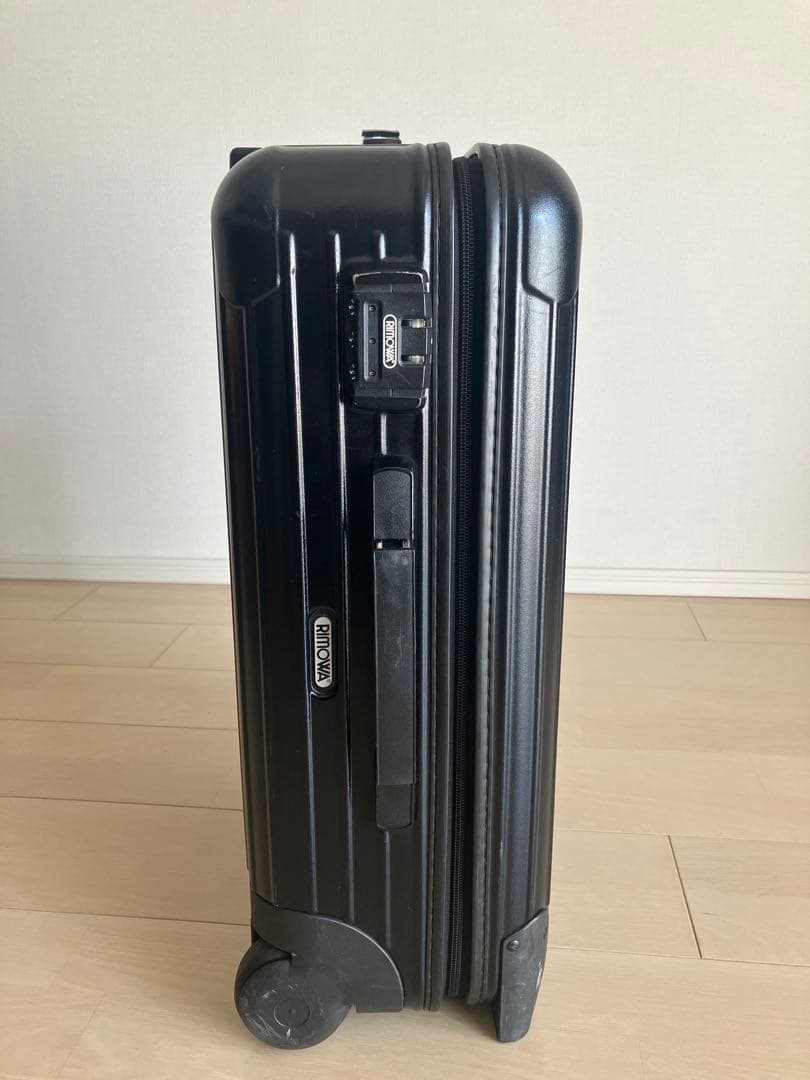 リモワ 黒 サルサ 2輪 機内持ち込みスーツケース - メルカリ
