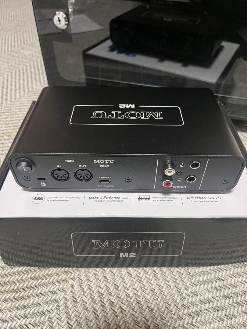 MOTU M2 オーディオインターフェイス【ほぼ未使用！】 - メルカリ