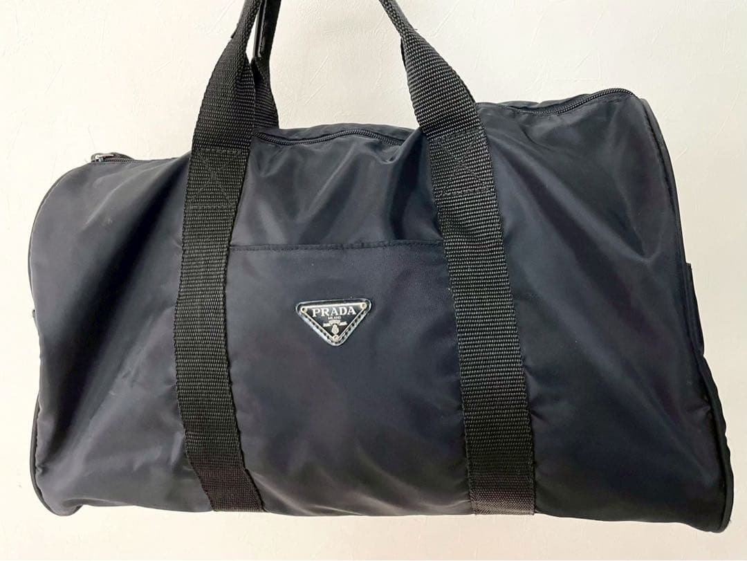 人気✨プラダ　ナイロン　ボストンバッグ　旅行用　三角プレート　ショルダー付き