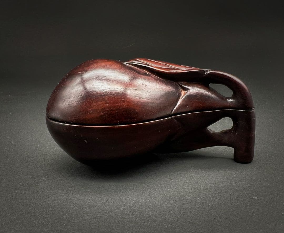 繊細彫刻 唐木 紅木 なす　木彫 蓋物 香合 香道具