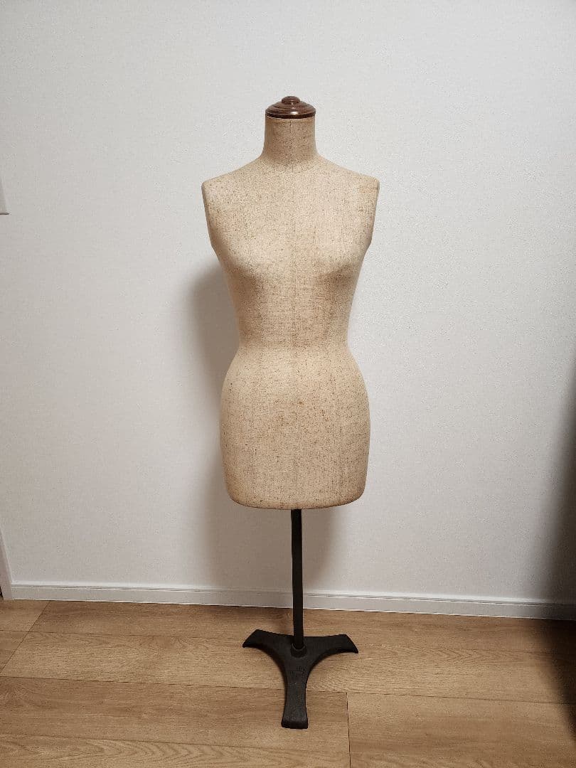 女性用トルソー B86 W64 H92