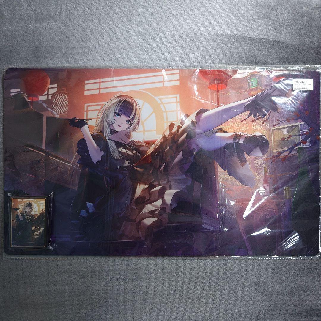 α1 ホロライブ 扇子&タバコ&提灯 儒烏風亭らでん スリーブ&プレイマット プレイマット「儒烏風亭らでん」 販売ページ｜ホロライブカード通販