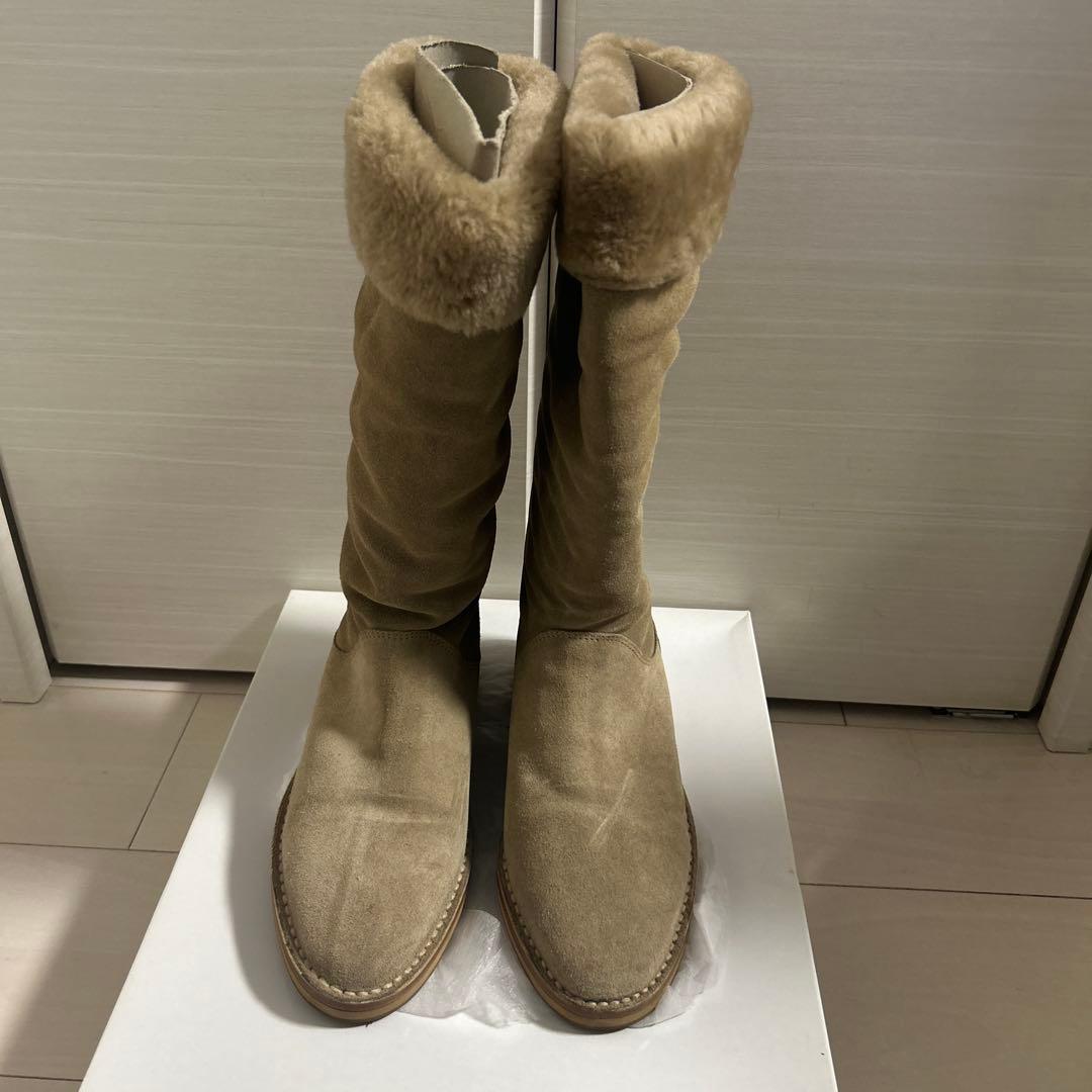 ジミーチュウベージュ スエード ファー付きムートンブーツ