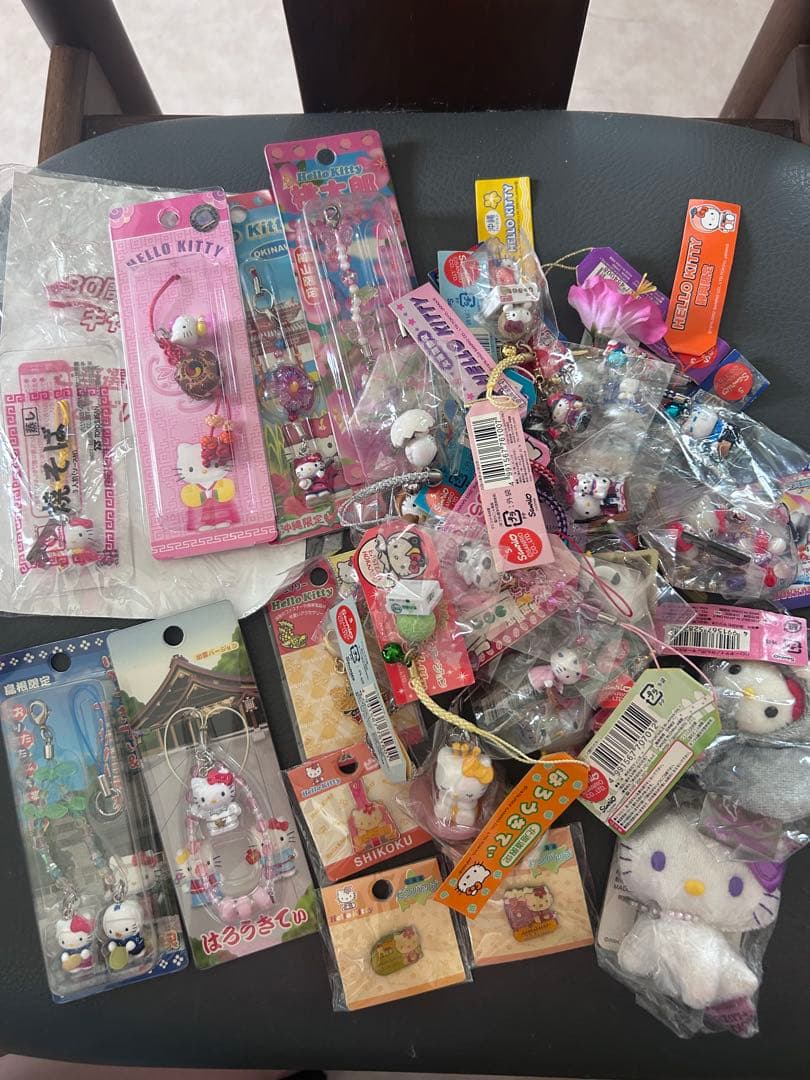 ハローキティ ご当地キティ セット売り　おまけつき！ ご当地キティ マグネット5コセット - メルカリ