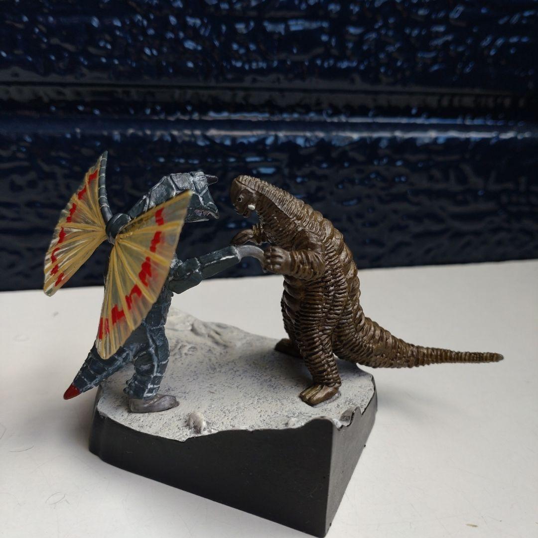 ウルトラ怪獣名鑑 怪彗星ツイフォン - メルカリ