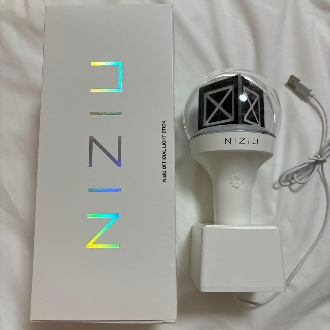 NiziU 公式ペンライト - メルカリ