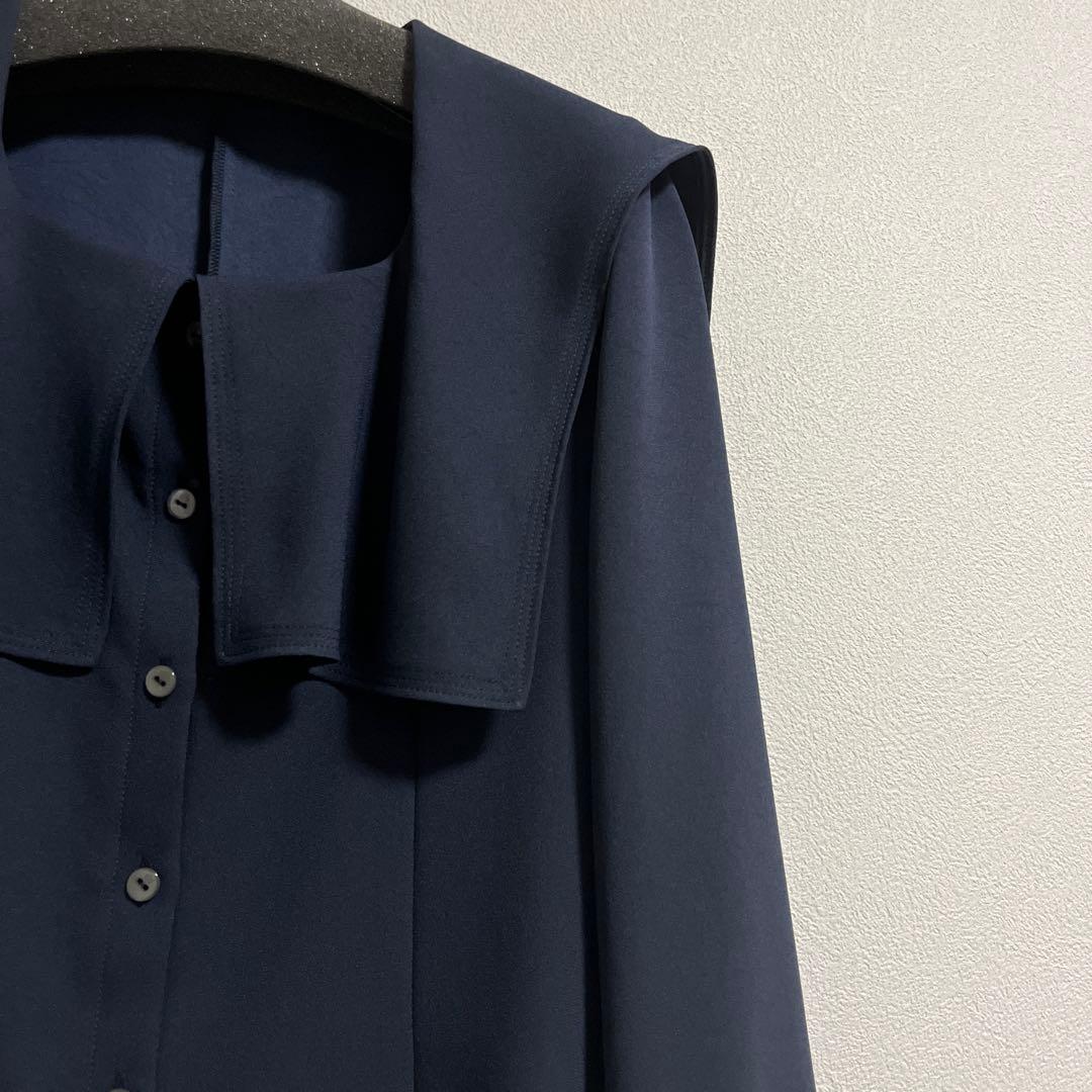 SQUARE COLLAR BACK SATIN BLOUSE 【 S 】 - メルカリ