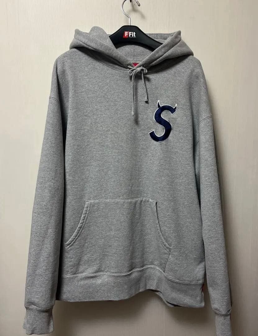 Supreme 22FW ツノSロゴ パーカー XL - メルカリ