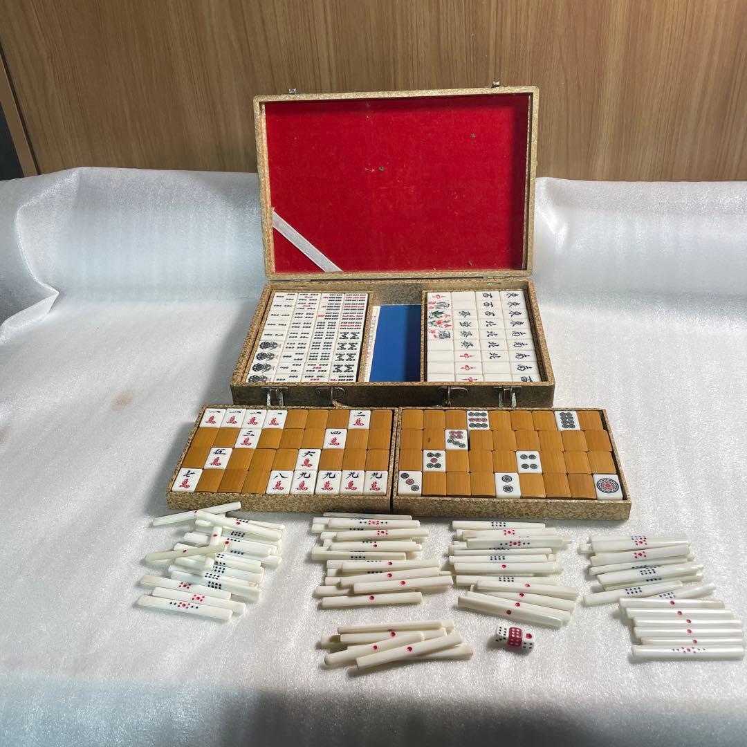 【希少・当時物】麻雀牌 牛骨・竹背 職人手彫り 骨牌 アンティーク 昭和レトロ 高級 麻雀牌 背竹 竹牌 骨牌 天然素材 手彫り アンティーク 昭和