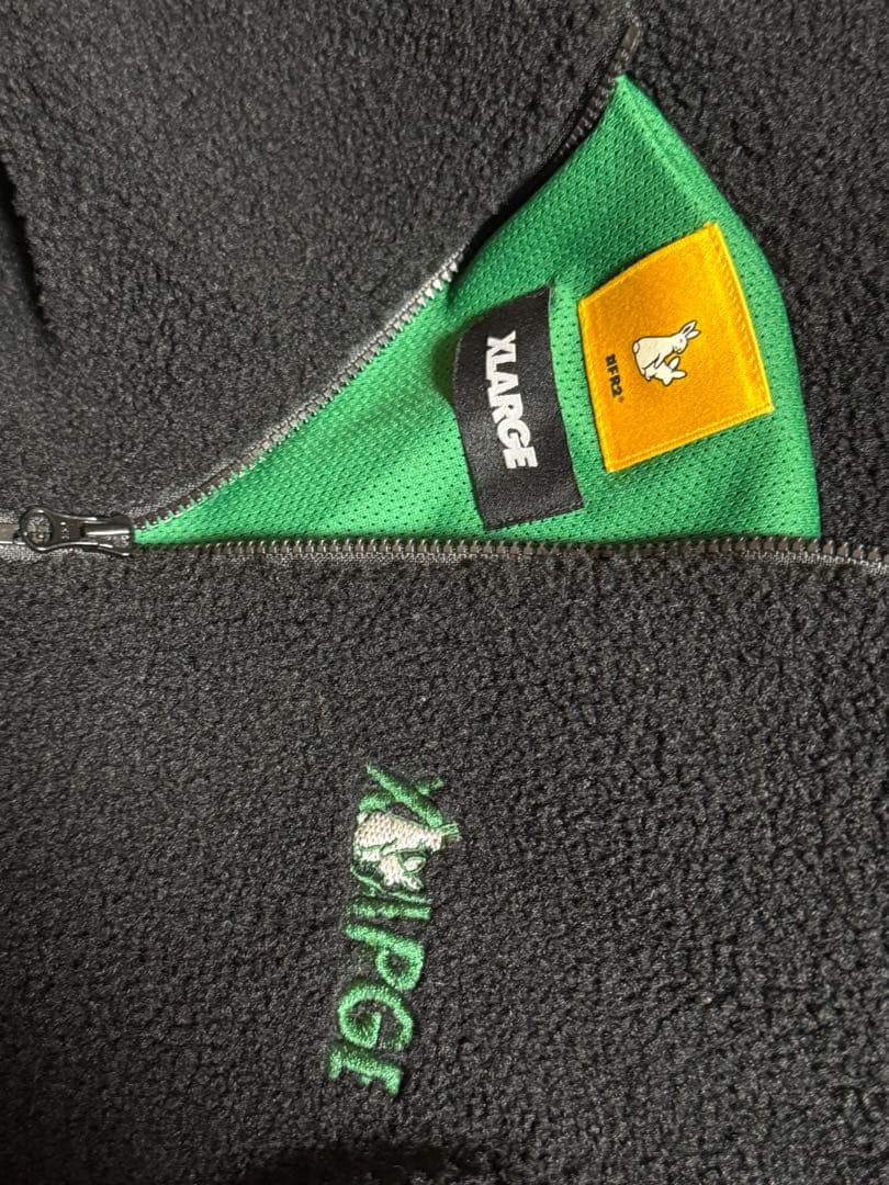 FR2×XLARGE バックパイルロゴ ハーフジップボアパーカー Mサイズ