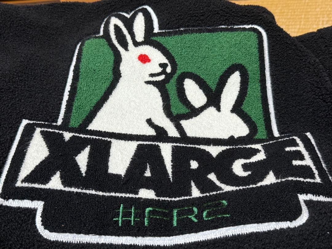 FR2×XLARGE バックパイルロゴ ハーフジップボアパーカー Mサイズ