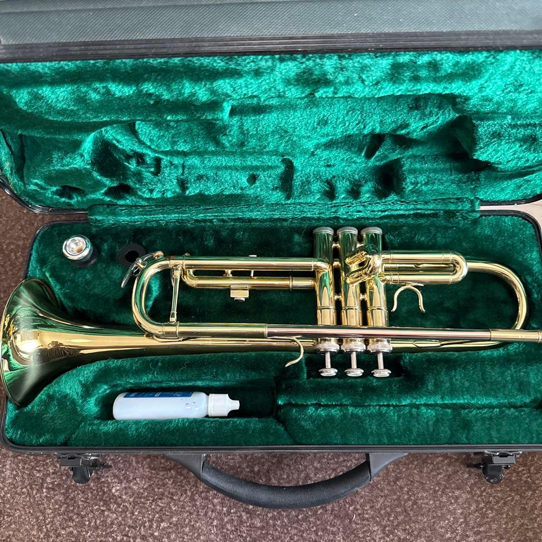 Bb Trumpet 本体 金色 ハードケース付き