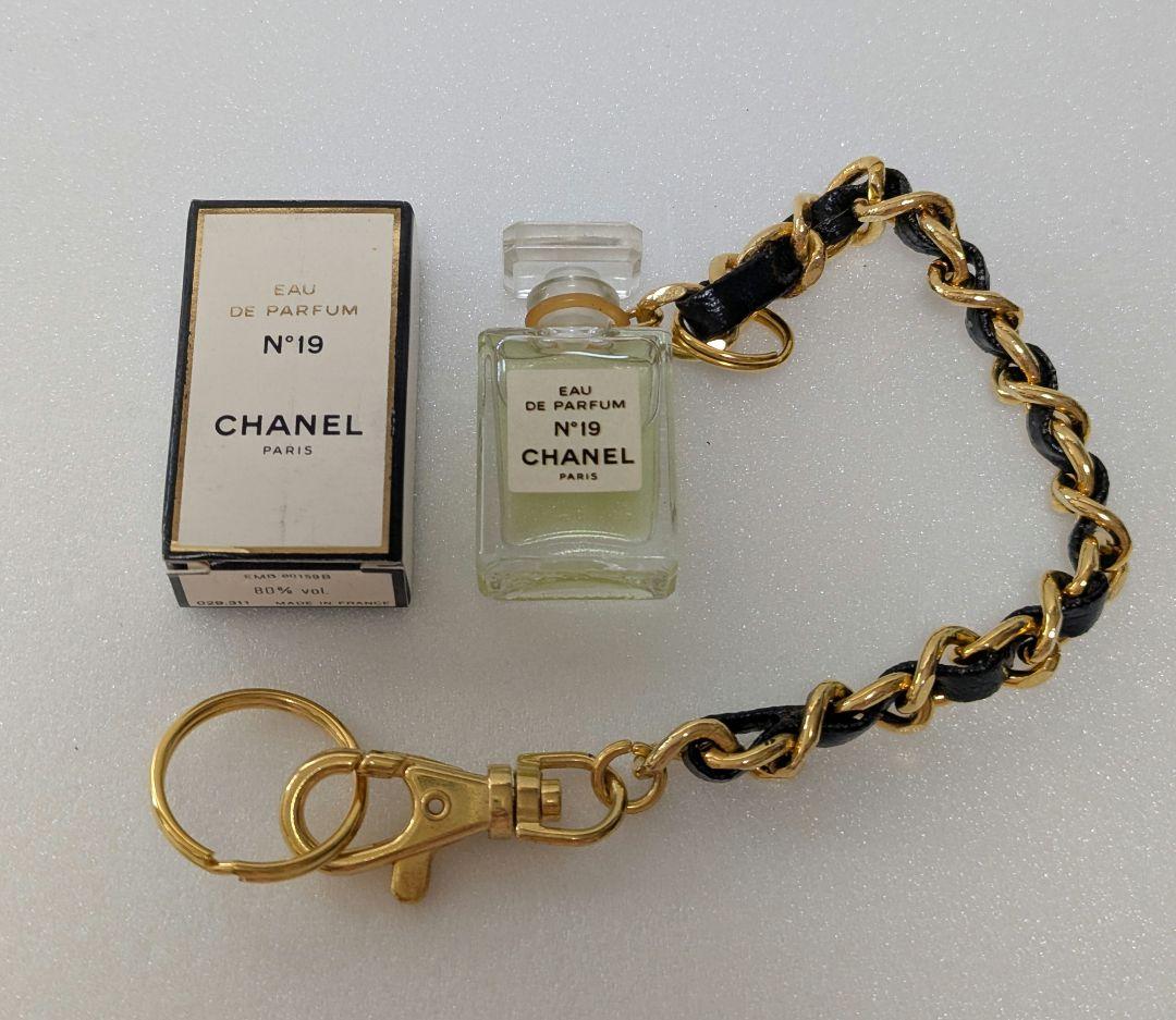 CHANEL EAU DE PARFUM N°19 ミニボトル