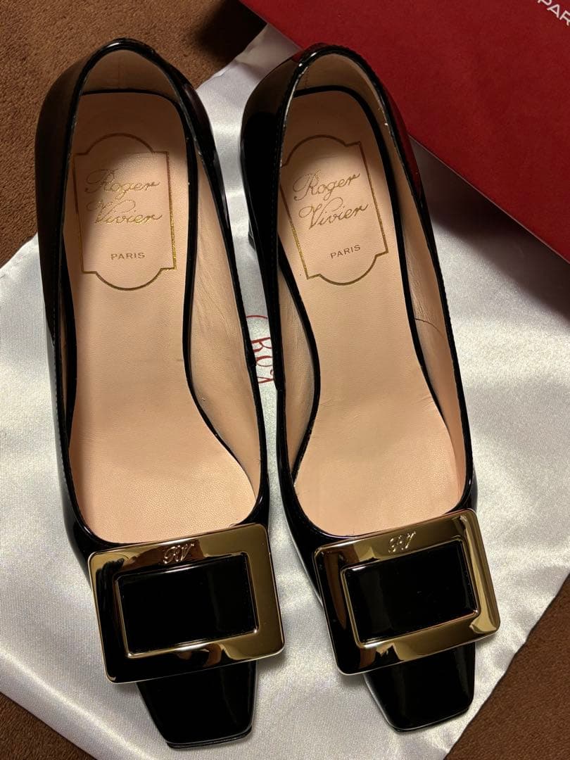 Roger Vivier ブラックハイヒール - メルカリ