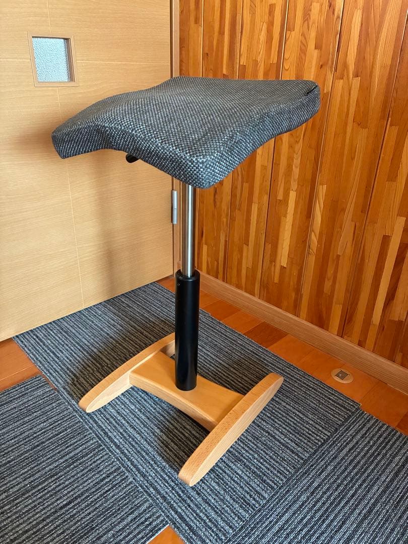 バランスシナジー　スクエア　腰痛対策椅子