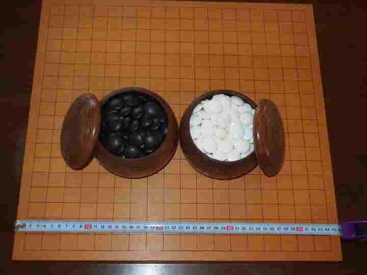 年男特別価格！　最高級　本蛤、那智黒　碁石＋天然木４本接合碁盤セット