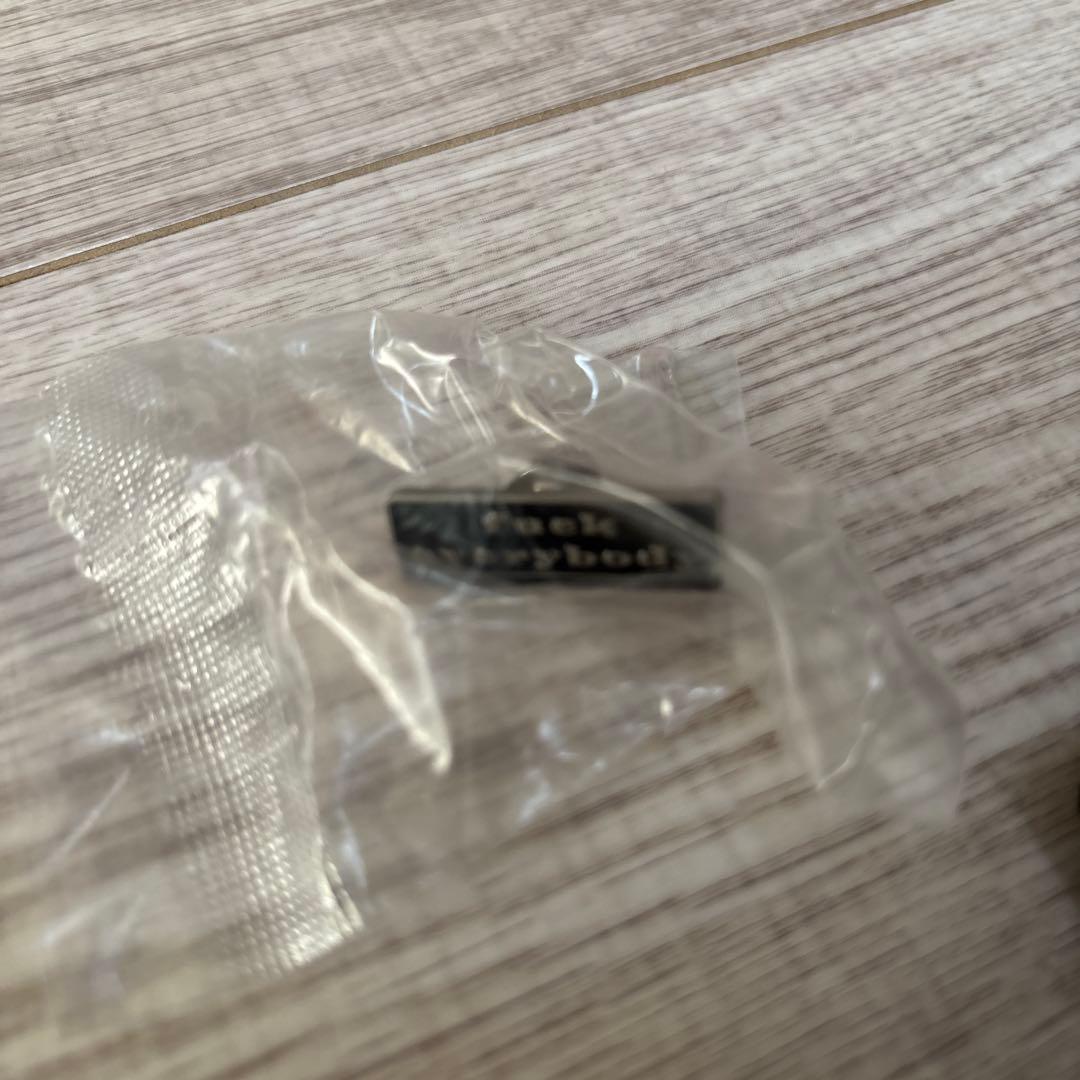 Sさま用Supreme サンバーストロゴ ピンバッジ