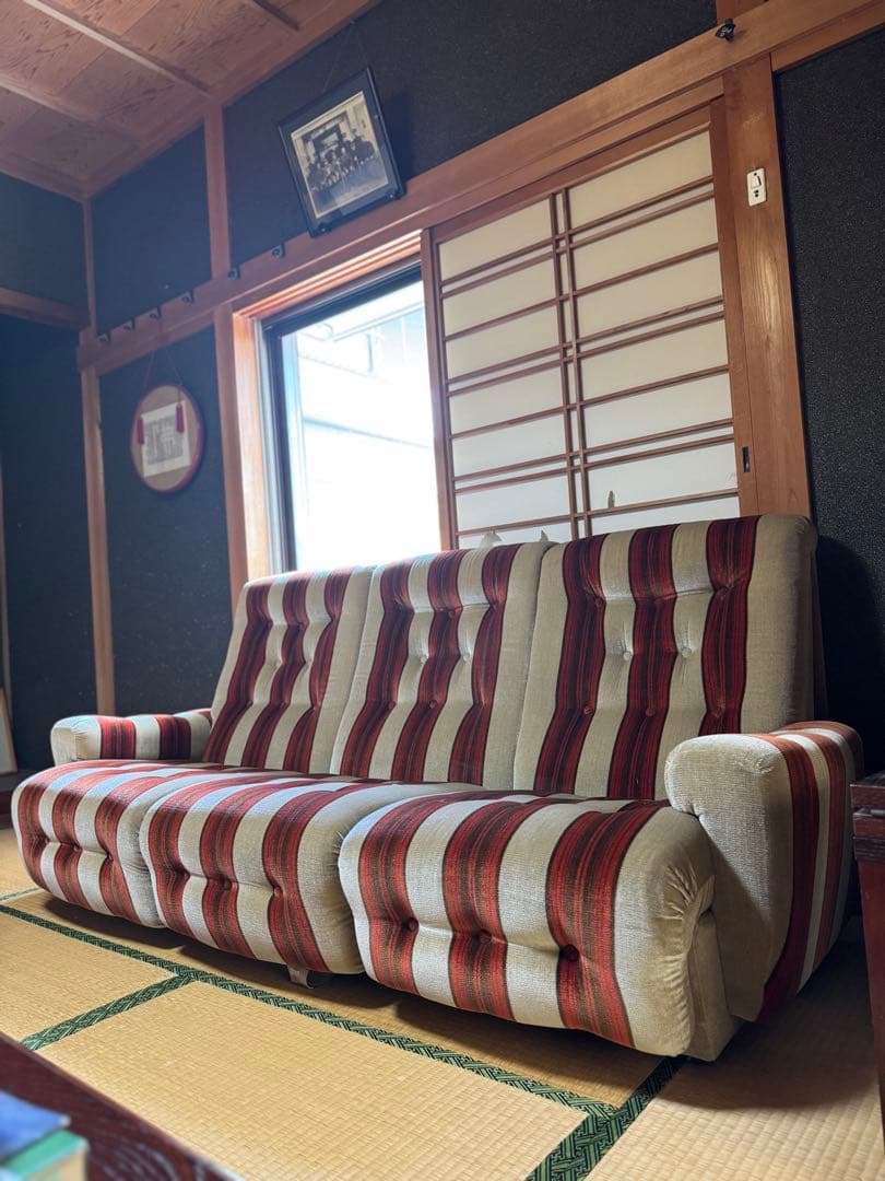 3人掛けソファ 赤とベージュストライプのレトロなソファ 3人掛けソファー NOANA ｜家具・インテリア通販 Re:CENO(リセノ)