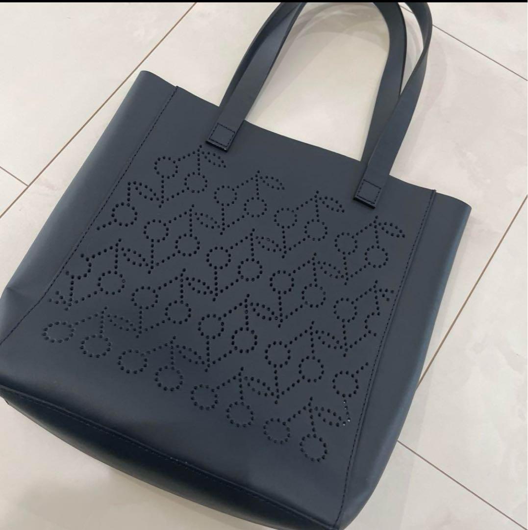 美品　ボンポワン　チェリー型押し　レザーバッグ