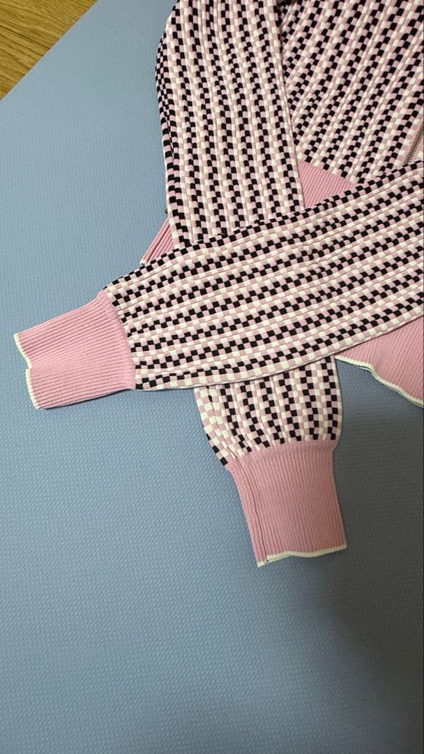 最終価格 ほぼ新品Sサイズ MIU MIU 伸縮性 カーディガン - メルカリ