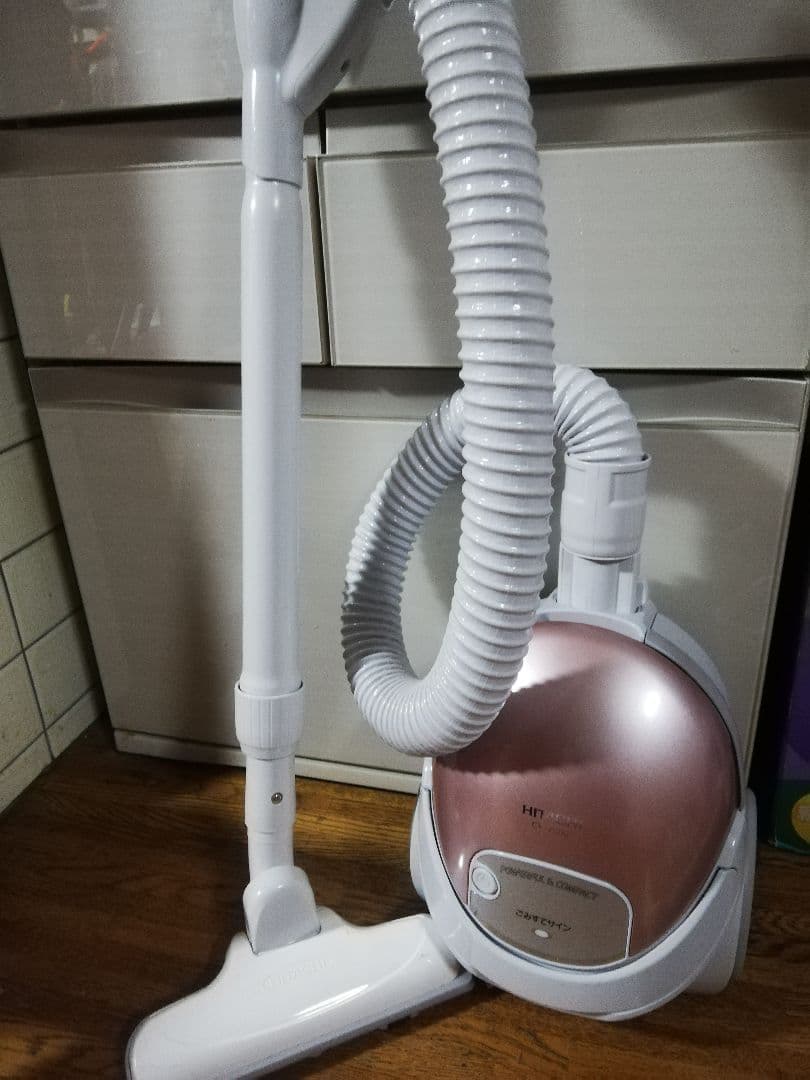ショウHITACHI CV-V500 掃除機 本体　2024年製 日立・2023年製・掃除機・CV-P500・560W・紙パック式・中古品・149685