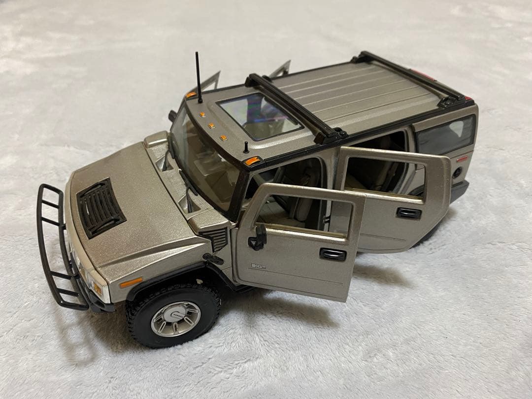 ミニカー Maisto HUMMER H2 1/18